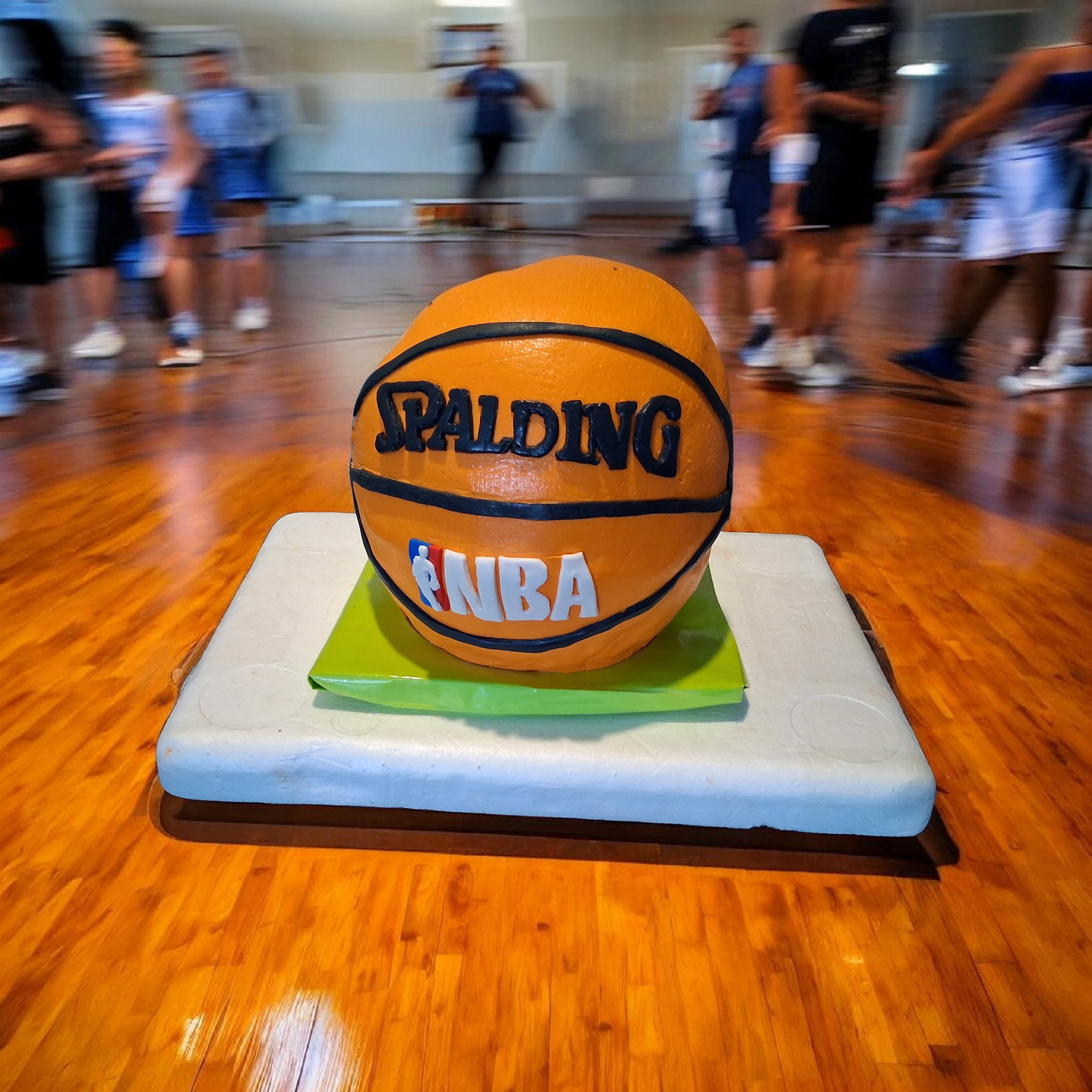 Artisanal cake with fresh berries